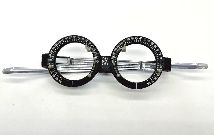 検眼レンズセット コンパクト携帯用 検眼用試験枠2個 中古 メガネ用検眼